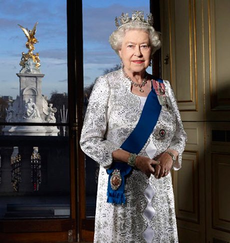elizabeth queen jubilee diamond diamonds official roberts hugh monarchy great celebration portrait books ii thecultureconcept she photograph