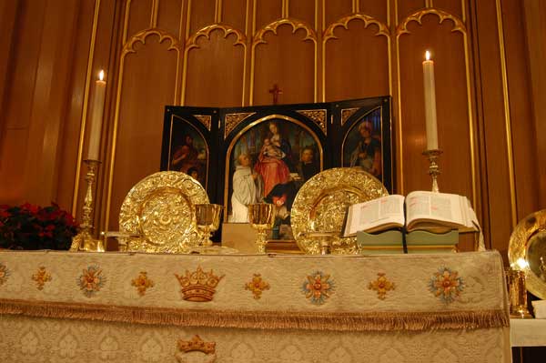 Altar in St James's Chapel at London