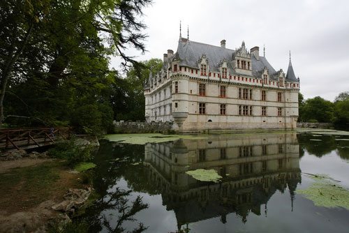 Chateau-Azay-le-Rideau-with-Riverbank