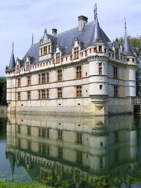 Chateau-Elegant-Azay