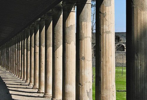 Collonade-of-Columns-Rome