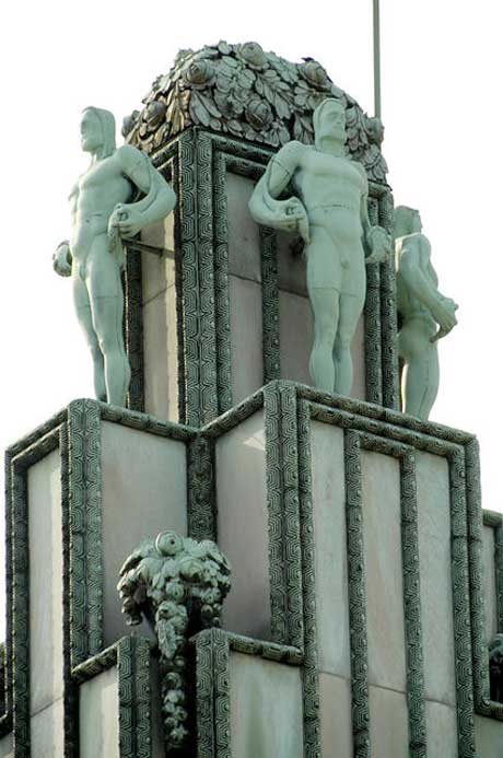 Boys-on-top-of-Palais-Stoclet