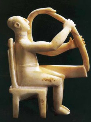 Harpist-from-Cycladic-Greece-3000-BCE