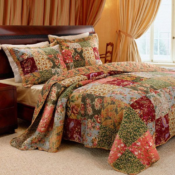 antique-chic-quilt-bed-in-a-bag