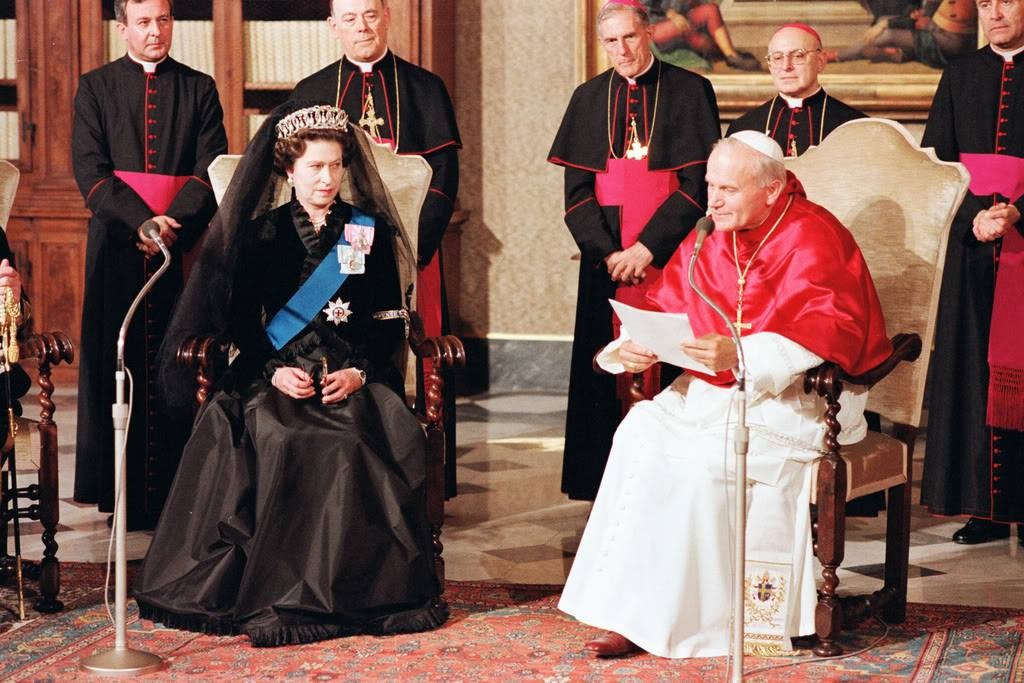 Queen visits Vatican